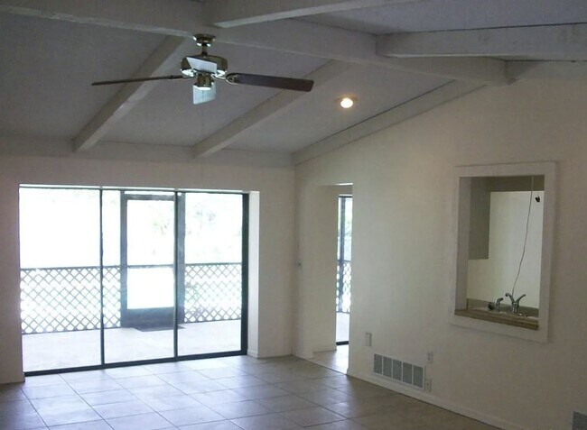 Building Photo - 3/2 Home in the Meadows- Beautiful Central...