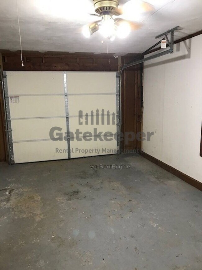 Building Photo - 207 Meadow Run