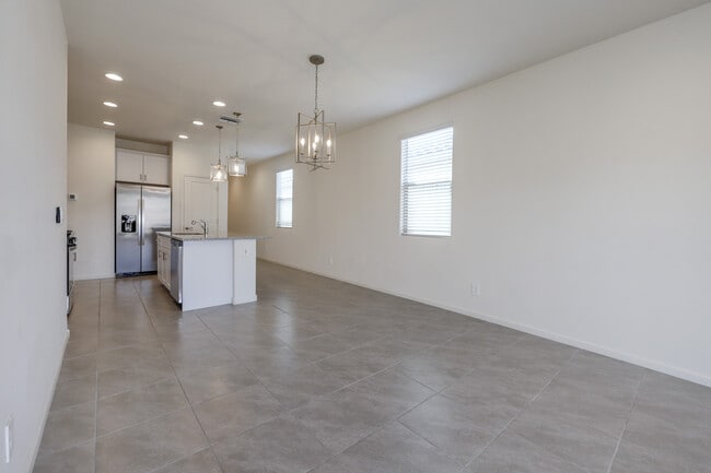 Building Photo - 4882 E Greenway Wash Dr