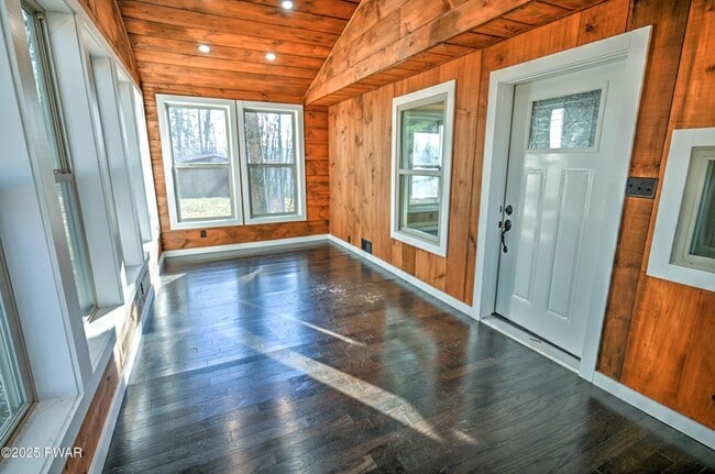 Building Photo - 424 Sunset Forest Dr