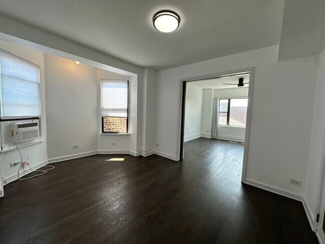 Building Photo - 607 N Noble St