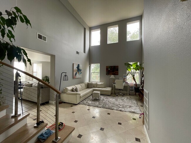 Building Photo - Spectacular 2 story home  w/pool/spa/bulit in BBQ, fire pit and Bocci ball court