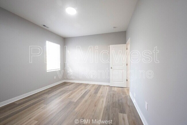 Building Photo - 1845 Montcalm St
