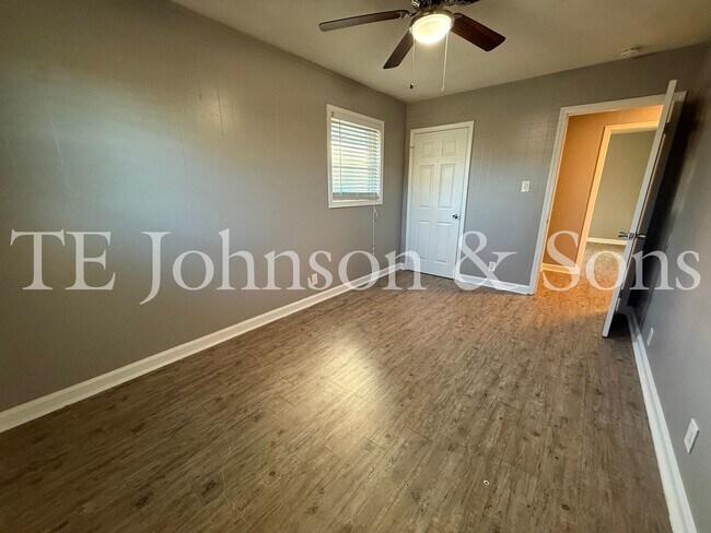 Building Photo - Sterling Pointe Apartments – Updated 2 Bedroom Living in West End Winston-Salem