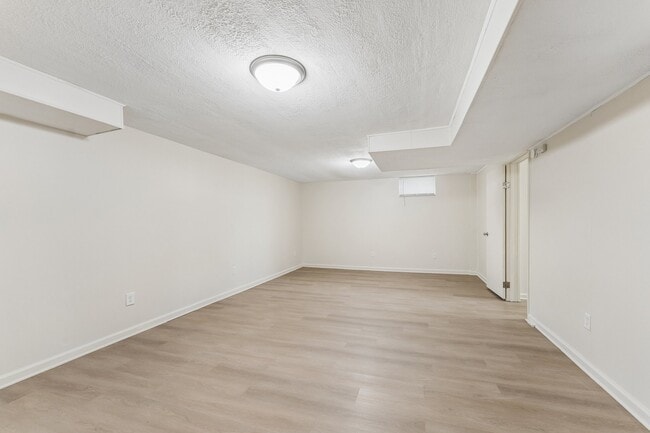 Building Photo - 2110 S 50th St