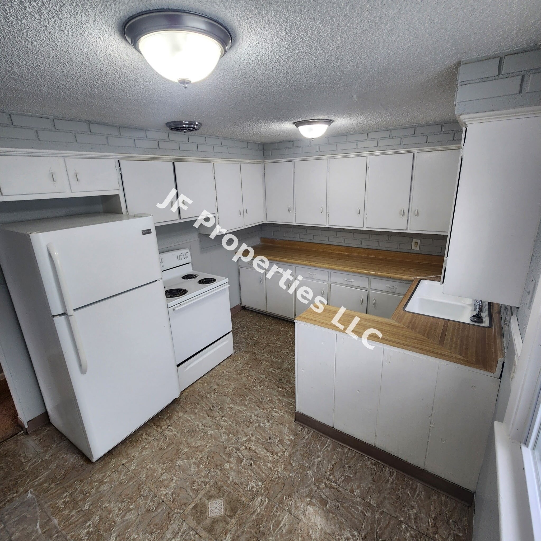 Building Photo - 4818 E 86th St
