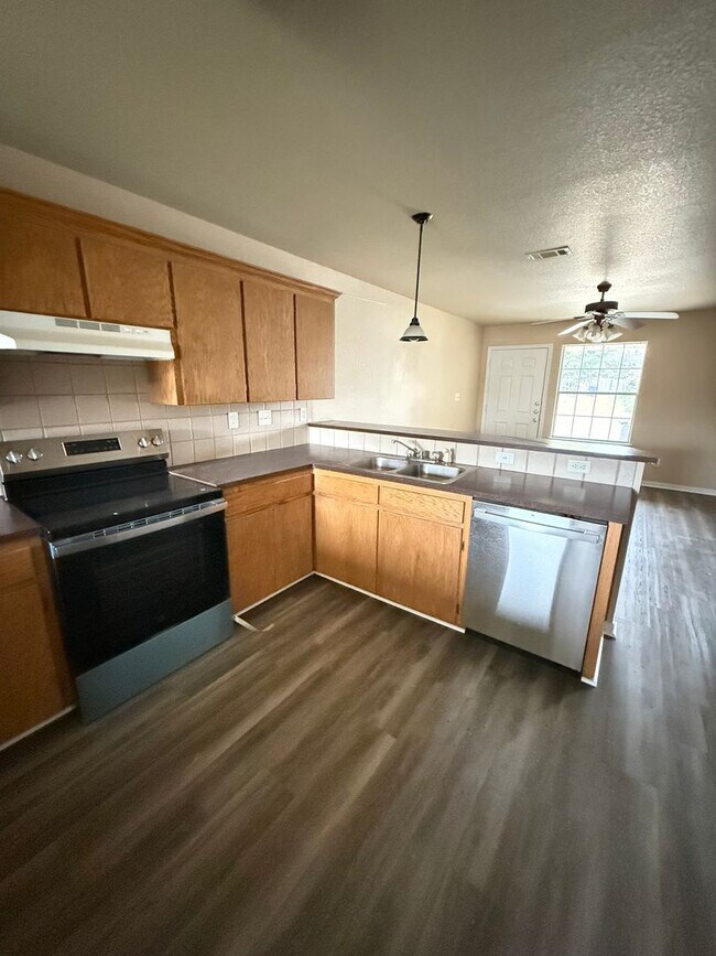 Building Photo - 212 Janelle Dr