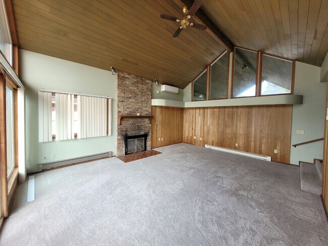 Building Photo - Beach Front Home 3 Bedrooms - Birch Bay Village