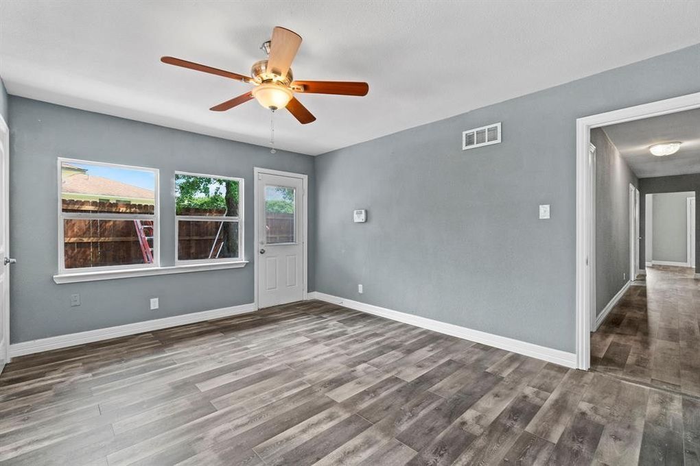 Building Photo - 1910 Danube Dr