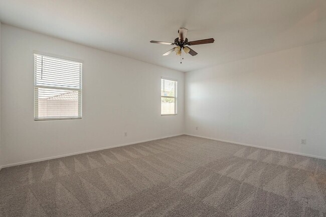 Building Photo - Gorgeous 4 Bed / 2 Bath Home – Move-In Rea...