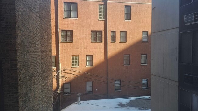 Building Photo - 1339 N Dearborn St