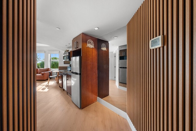 Building Photo - 1036 Ocean Dr