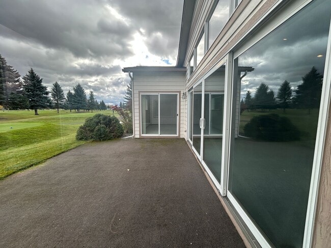 Building Photo - Beautiful Home on Village Greens with Vaulted Ceilings~A rare find!