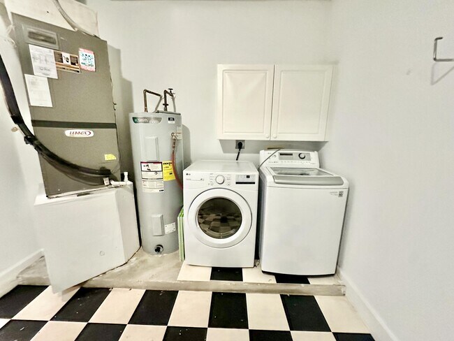 Building Photo - 702 Via Toscana Via