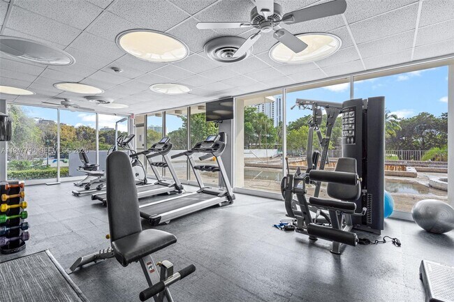 Building Photo - 3375 N Country Club Dr