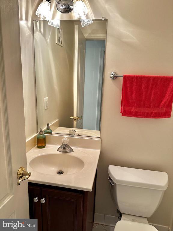 Building Photo - 1607 Seneca Ave