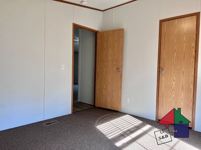 Building Photo - Your Dream Home Awaits: Spacious 3-Bedroom...
