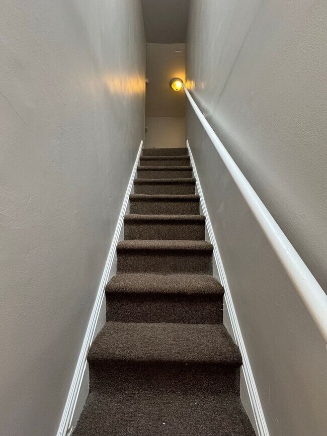 Building Photo - 112 Linden St