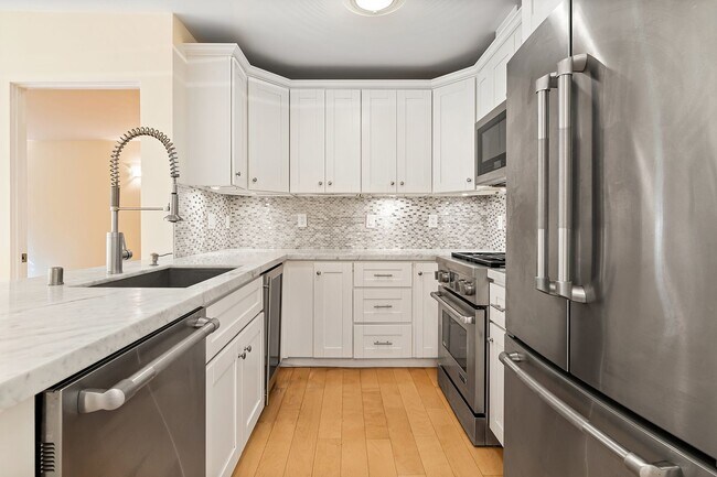 Building Photo - Available after 6/20 - Newly Renovated Cod...