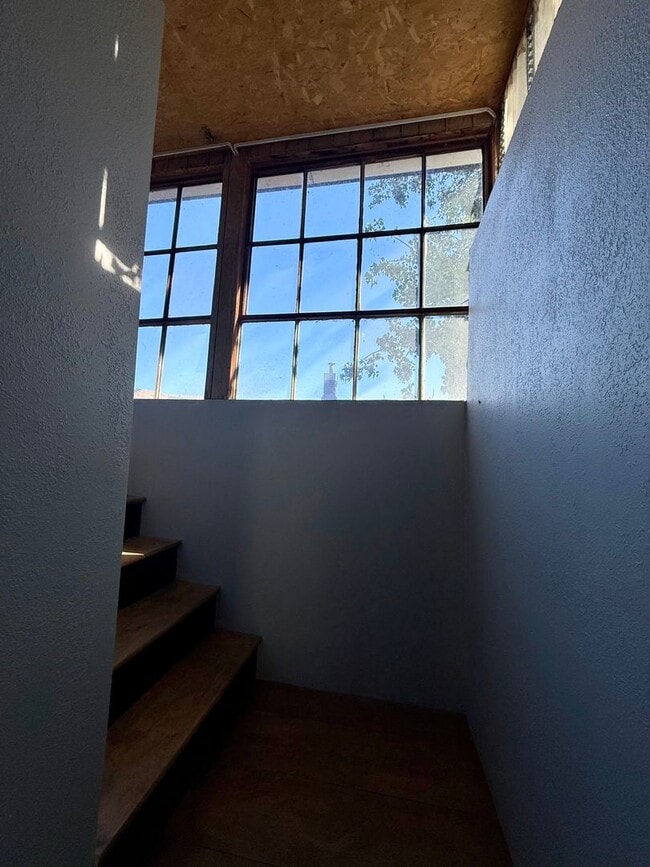 Building Photo - Stunning Remodeled 4 BR in North Missoula