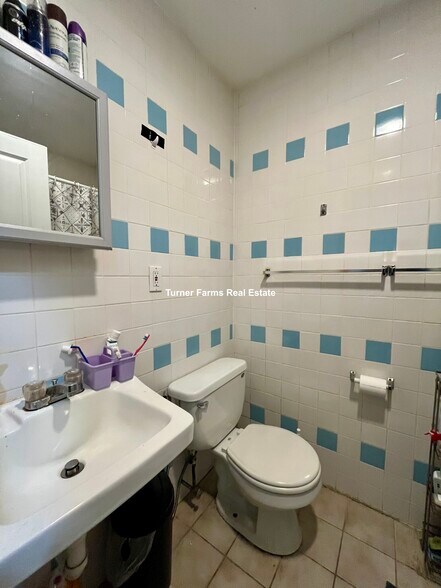 Building Photo - 129 Cedar St