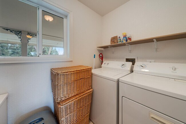 Building Photo - 12707 Leo Ln