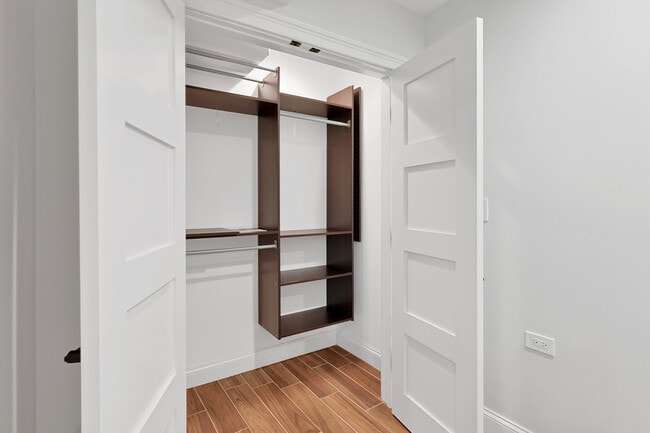 Building Photo - 3033 W Diversey Ave