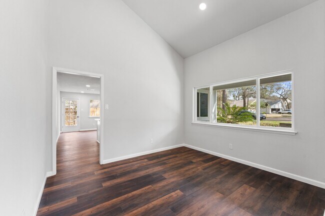 Building Photo - 2 Dewthread Ct