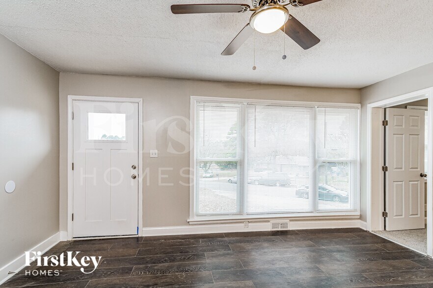 Building Photo - 1104 Raynor St