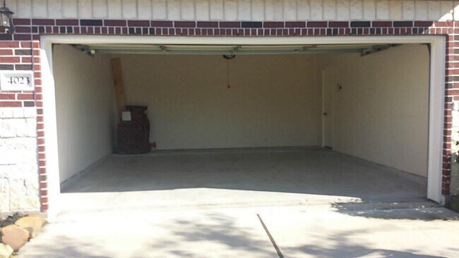 Building Photo - 4023 Windmill Creek Dr