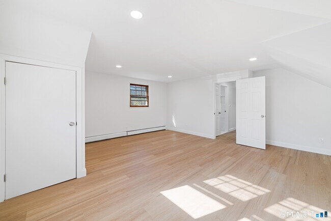 Building Photo - 141 Colony Ave