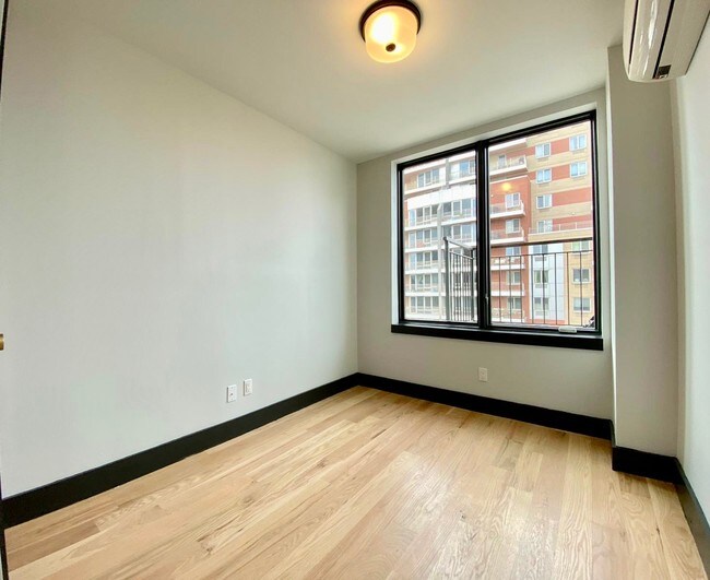 Building Photo - 561 4th Ave