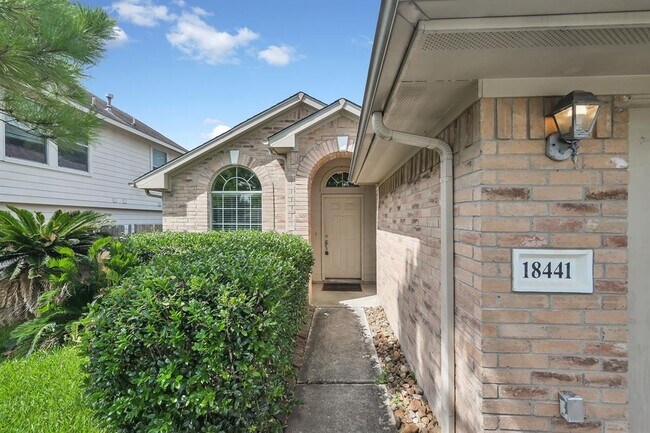 Building Photo - 18441 Sunrise Oaks Ct