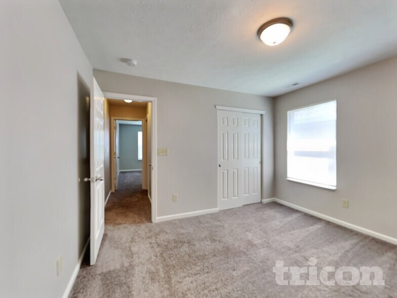 Building Photo - 817 Blue Ash Trail