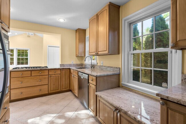 Building Photo - 3 Bed 3 Bath - Kensington Craftsman - Move In Ready