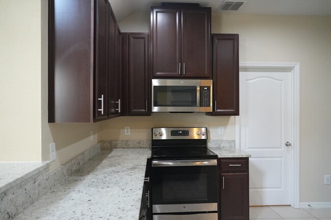 Building Photo - 2212 Lennox Dale Ln