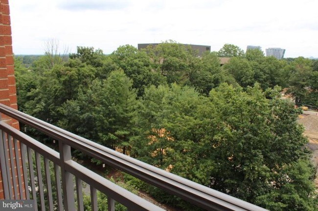 Building Photo - 11760 Sunrise Valley Dr