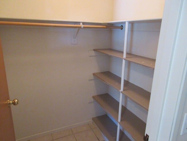 Building Photo - 2 bedroom - 2 bath - Affordable Housing with Garage!