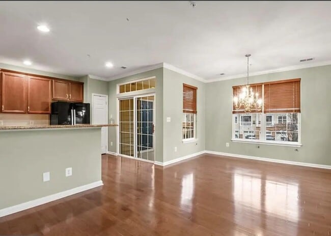 Building Photo - 43865 Hickory Corner Terrace