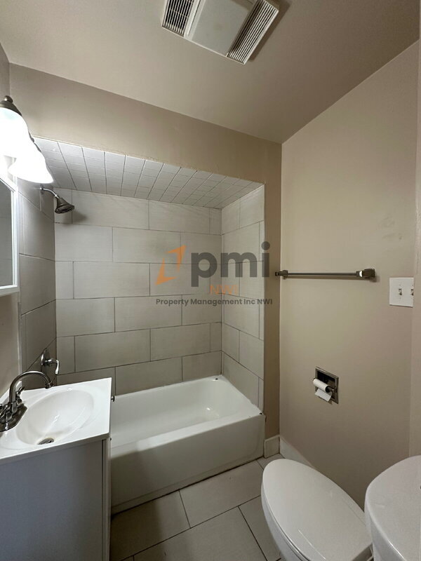 Building Photo - 1530 121st St