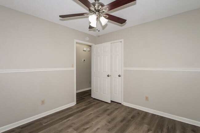 Building Photo - 8682 Cat Tail Dr