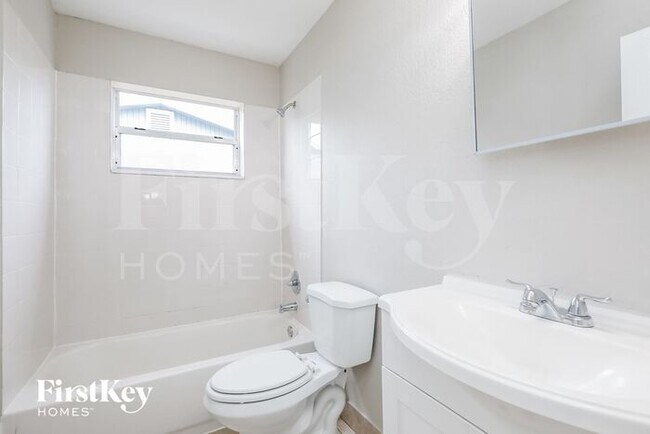 Building Photo - 420 NW 42nd St