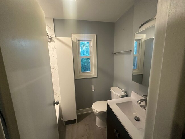 Building Photo - 2543 Crawford Ave