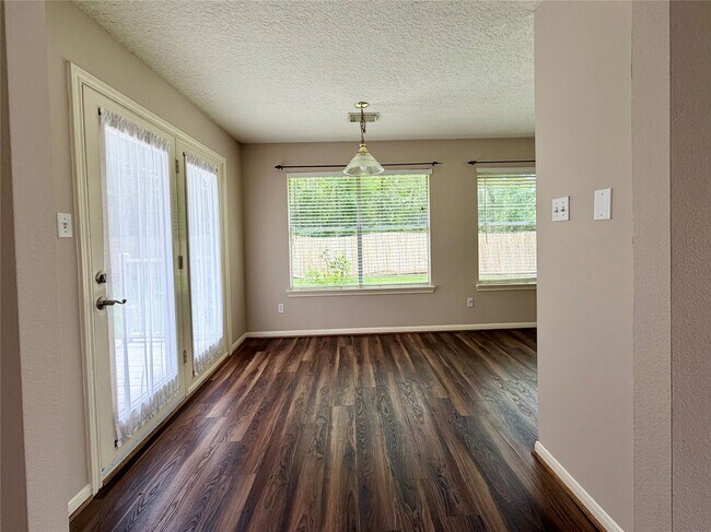 Building Photo - 4006 Hunnington Dr