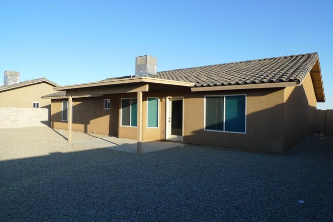 Building Photo - Saguaro 4 bedroom rental