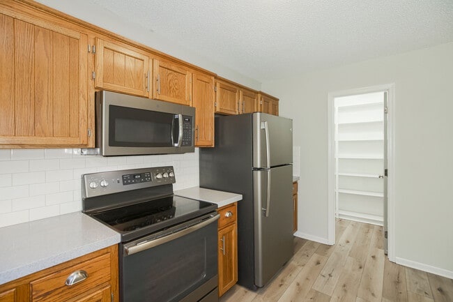 Building Photo - 14 Wallingford Dr