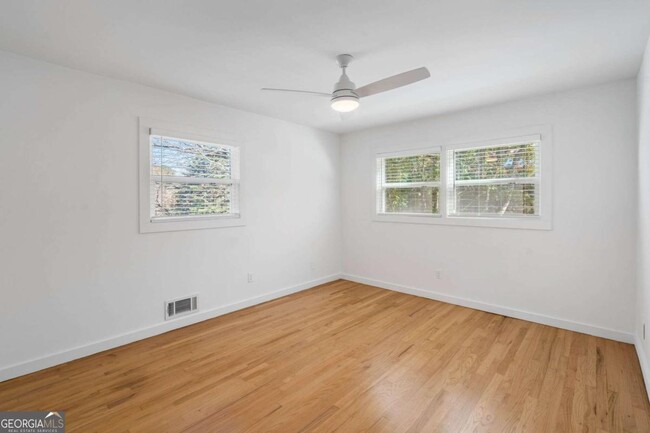 Building Photo - 4266 N Shallowford Rd