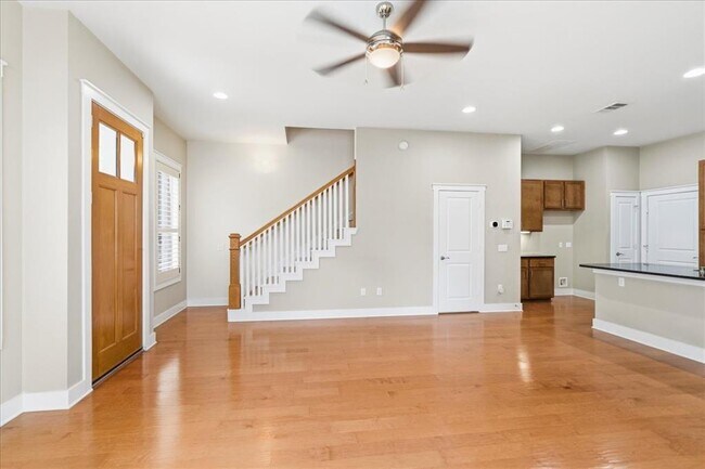 Building Photo - 2520 Bluebonnet Ln