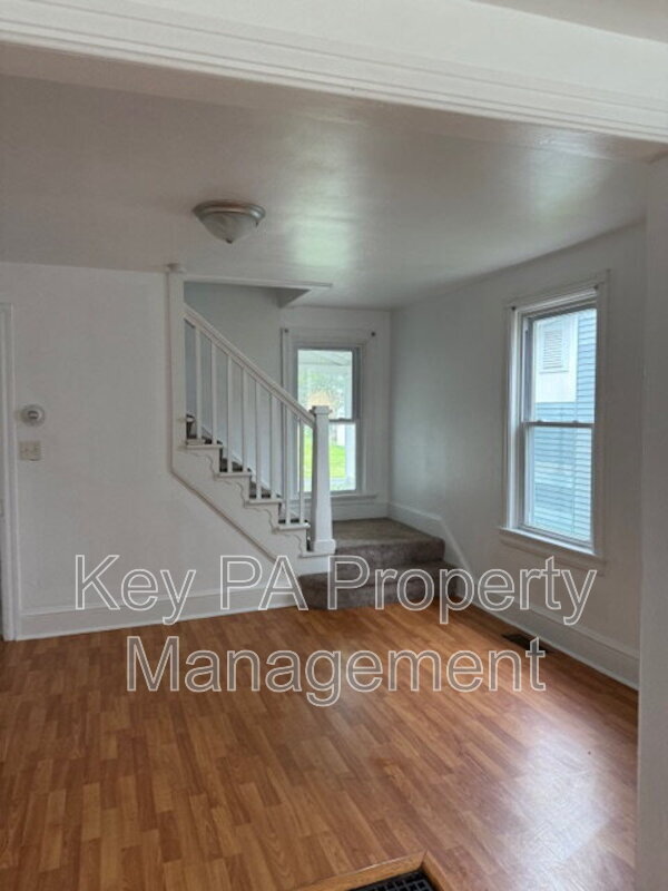 Building Photo - 471 Hodgson St