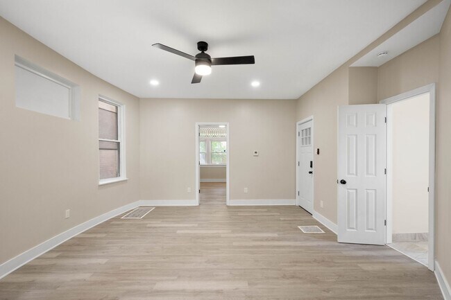 Building Photo - 313 Kambach St